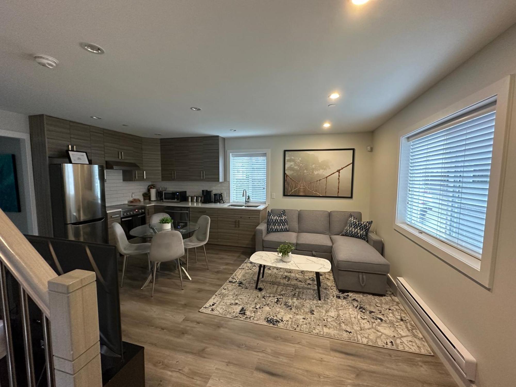Bright And Cozy Modern Home In Vancouver - Central To Yvr-Downtown - Free Private Parking Eksteriør billede