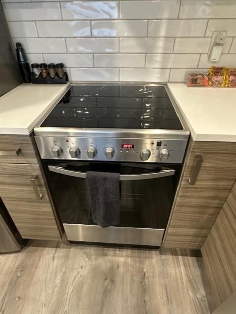 Bright And Cozy Modern Home In Vancouver - Central To Yvr-Downtown - Free Private Parking Eksteriør billede